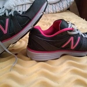 New Balance Shoes - Lightweight, like new, comfortable, tennis shoes New Balance Shoes - Lightweight, like new, comfortable, tennis shoes